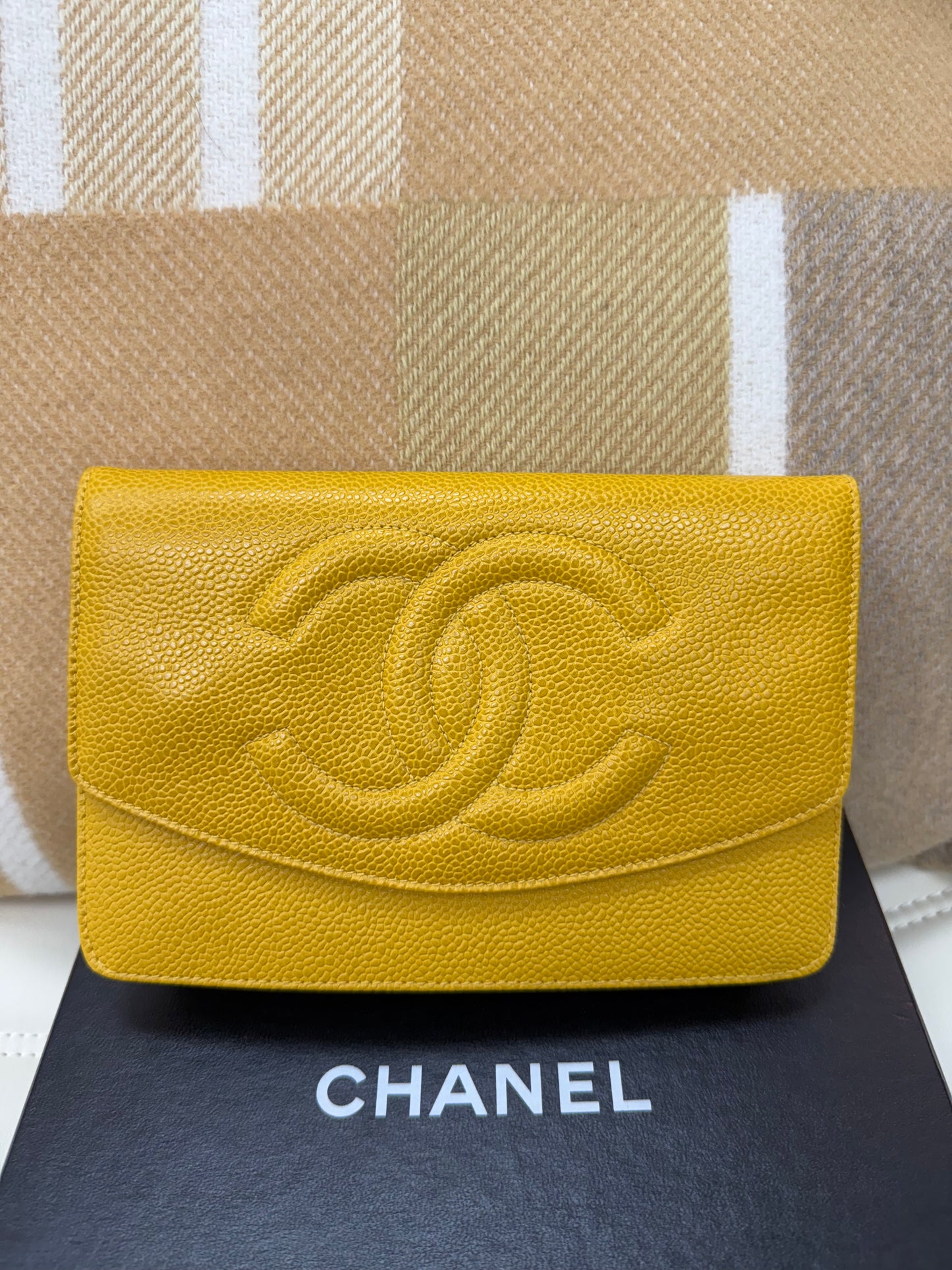 Chanel Vintage Mustard WOC 99 new